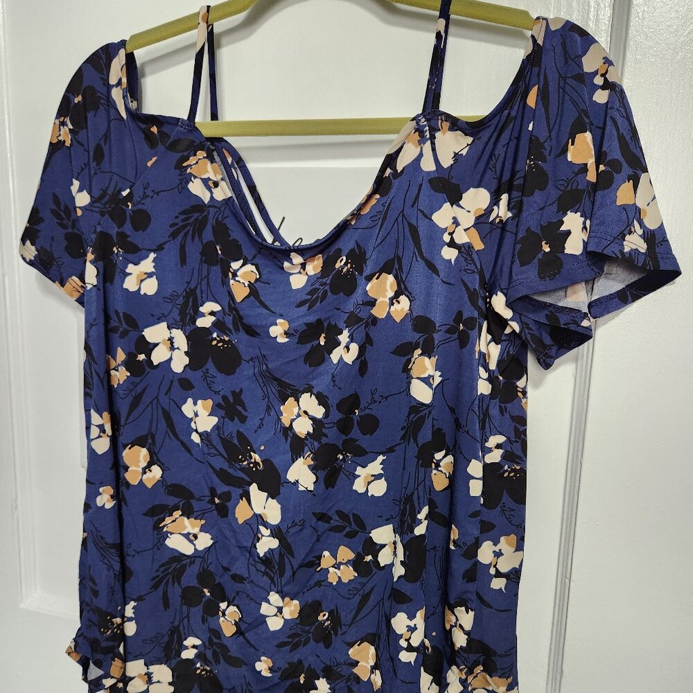Palette back detail cold shoulder top